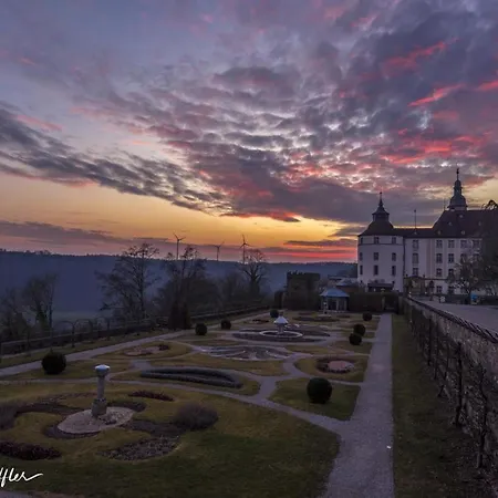 펜션 Pure Jagst, Traum-lage Am Fluss Mit Kaminzimmer Und Infrarot-waermekabine